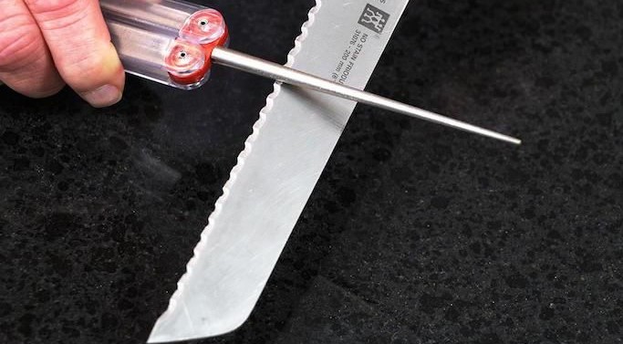 how to sharpen a bread knife with a steel