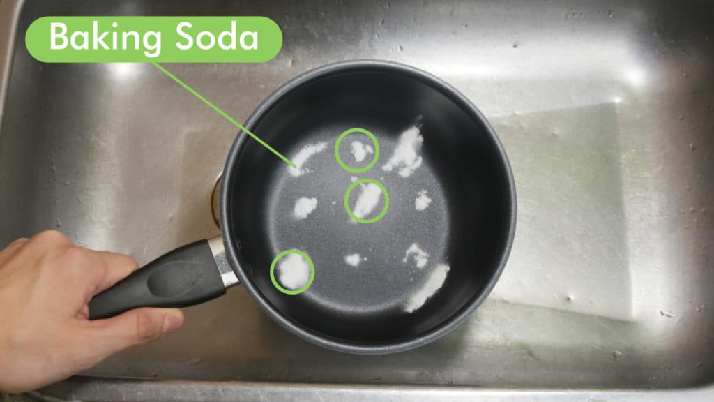 clean a burnt non-stick pan with baking soda