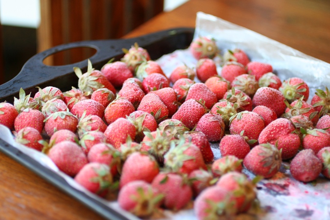 freeze whole fresh strawberries